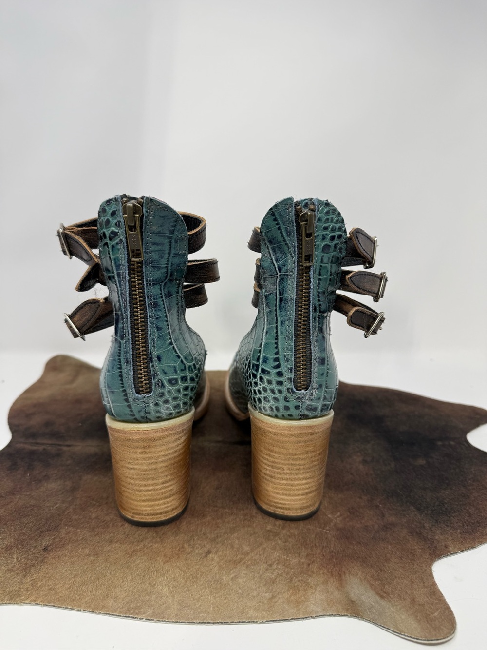 EUC freebird Teal Croc-Embossed Ankle-Strap Heels sz 10 (EDLNKI) - Picture 4 of 8